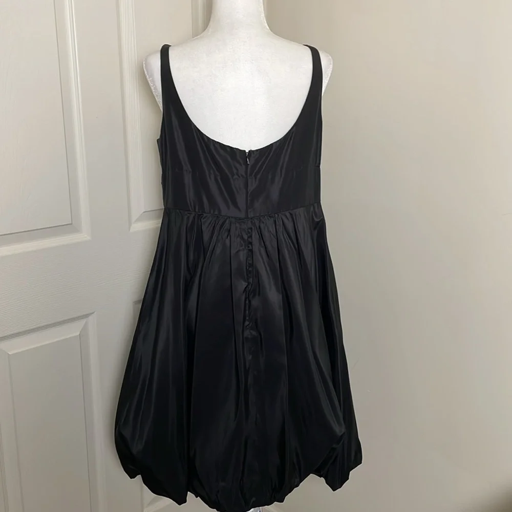 Carmen Marc Valvo: Silk Cocktail Dress with Bubble Hem - Picture 3 of 15